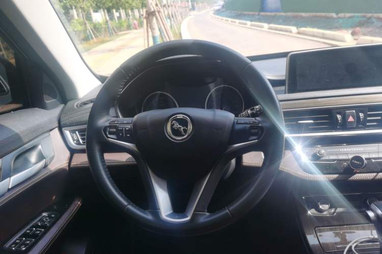 Used Hanteng X5 2018 1.5T CVT Luxury Edition Steering Wheel