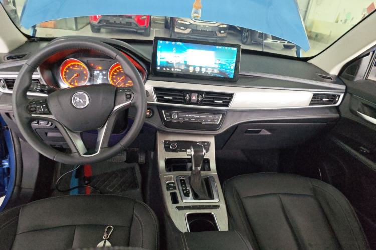 Used Hanteng X5 2018 1.5T CVT Luxury Edition Center Console