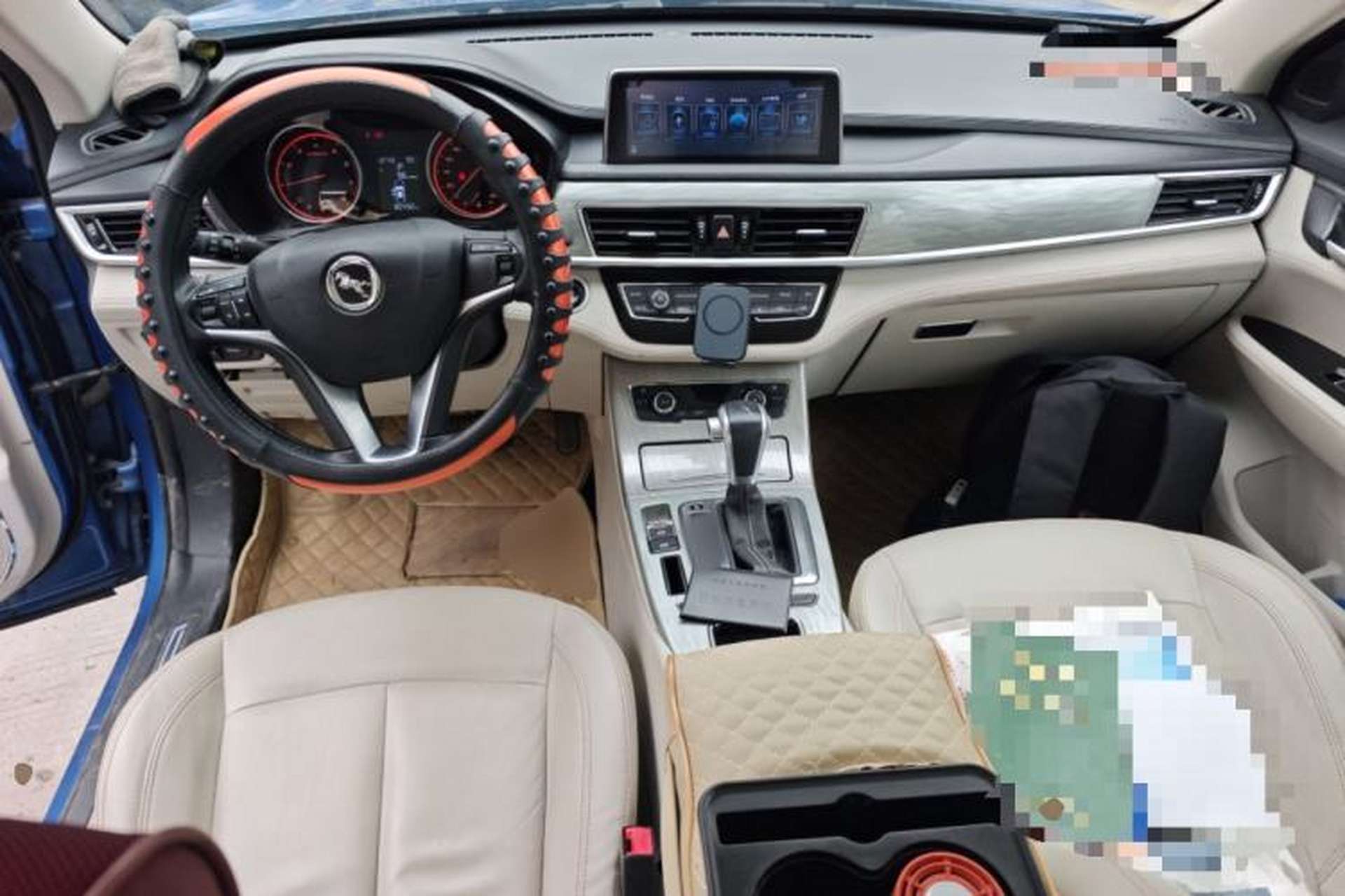 Used Hanteng X5 2018 1.5T CVT Luxury Edition Center Console