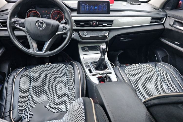 Used Hanteng X5 2018 1.5T Manual Luxury Edition Center Console