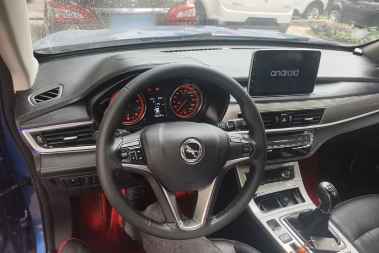 Used Hanteng X5 2018 1.5T Manual Luxury Edition Center Console