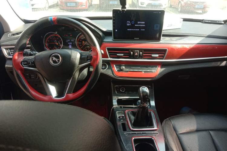 Used Hanteng X5 2018 1.5T Manual Luxury Edition Center Console