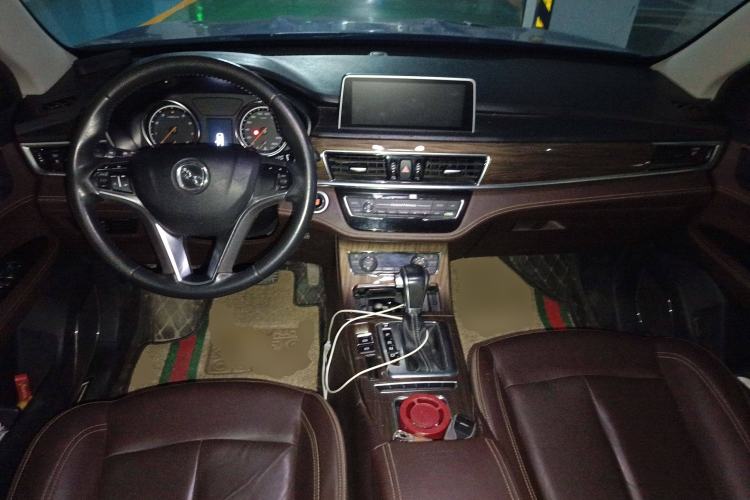 Used Hanteng X5 2018 1.5T CVT Luxury Edition Center Console