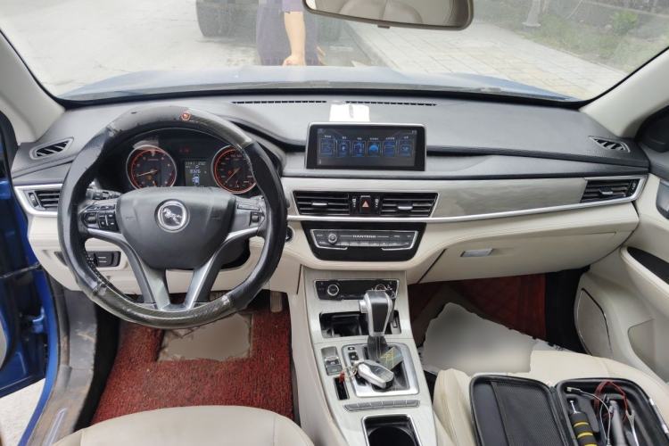Used Hanteng X5 2018 1.5T CVT Luxury Edition Center Console