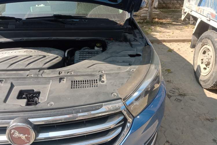 Used Hanteng X5 2018 1.5T Manual Luxury Edition Engine Bay Left