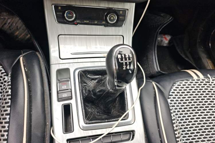 Used Hanteng X5 2018 1.5T Manual Luxury Edition Gear Lever