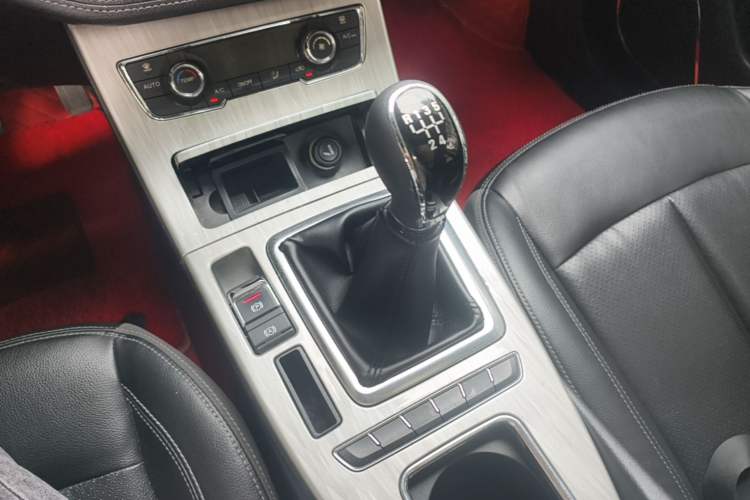 Used Hanteng X5 2018 1.5T Manual Luxury Edition Gear Lever