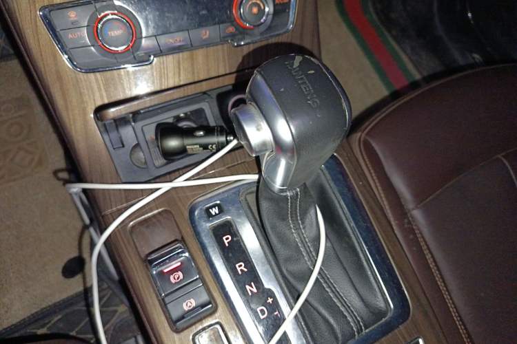 Used Hanteng X5 2018 1.5T CVT Luxury Edition Gear Lever