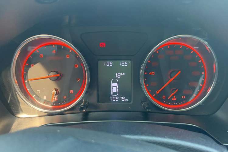 Used Hanteng X5 2018 1.5T Manual Luxury Edition Interior 11