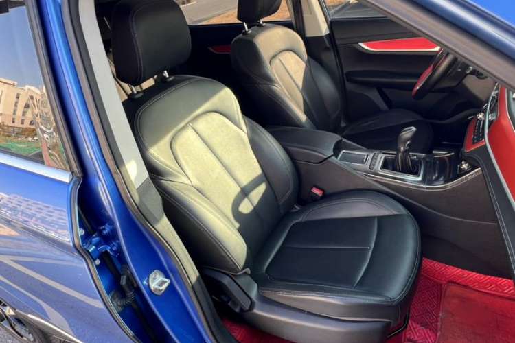 Used Hanteng X5 2018 1.5T Manual Luxury Edition Interior 2
