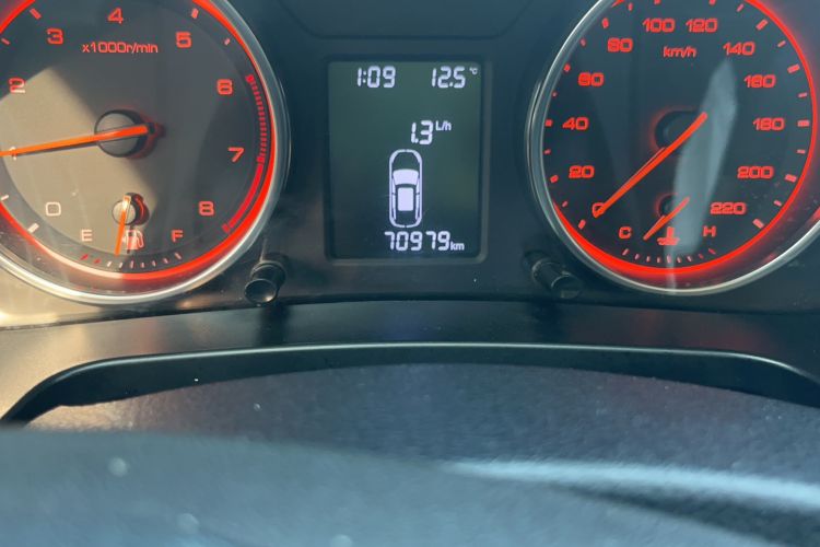 Used Hanteng X5 2018 1.5T Manual Luxury Edition Odometer Close Up