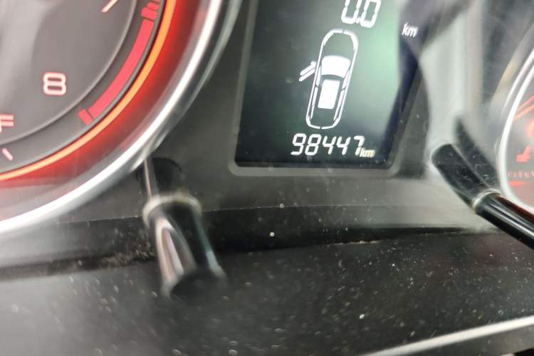 Used Hanteng X5 2018 1.5T Manual Luxury Edition Odometer Close Up