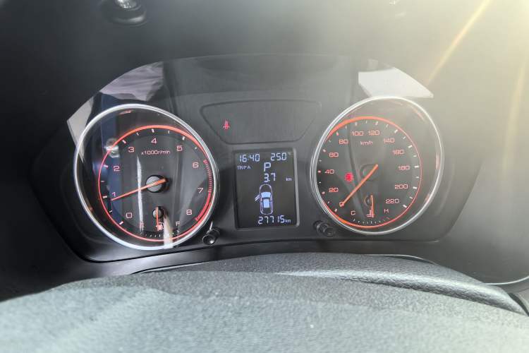Used Hanteng X5 2018 1.5T CVT Luxury Edition Odometer Close Up