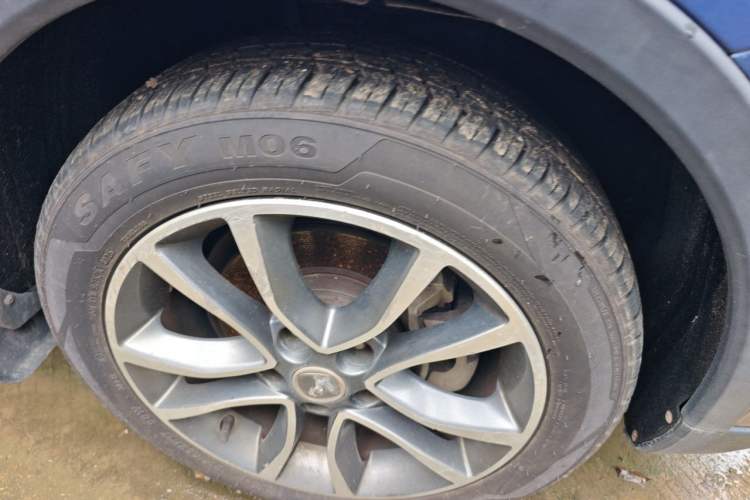 Used Hanteng X5 2018 1.5T Manual Luxury Edition Right Front Wheel Hub