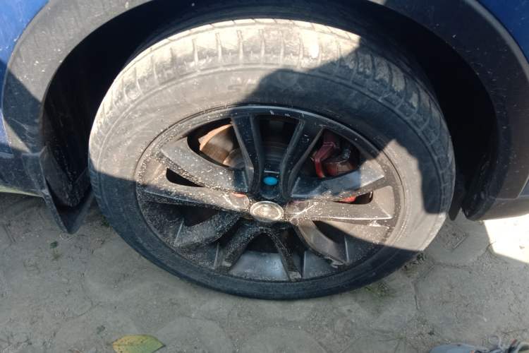 Used Hanteng X5 2018 1.5T Manual Luxury Edition Right Front Wheel Hub