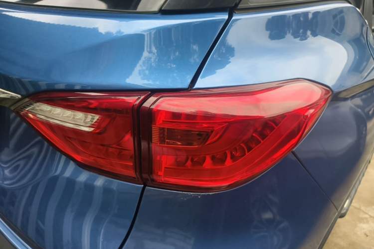 Used Hanteng X5 2018 1.5T Manual Luxury Edition Right Rear Taillight