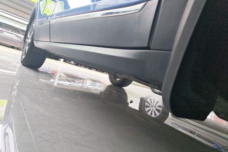 Used Hanteng X5 2018 1.5T CVT Luxury Edition Right Side Sill