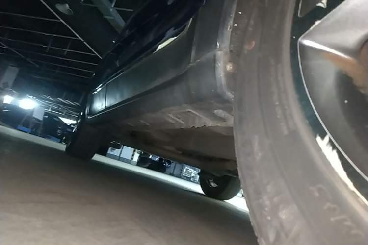 Used Hanteng X5 2018 1.5T CVT Luxury Edition Right Side Sill
