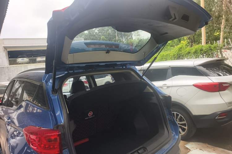 Used Hanteng X5 2018 1.5T Manual Luxury Edition Trunk