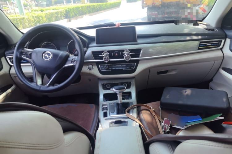 Used Hanteng X5 2018 1.5T CVT Luxury Edition Center Console