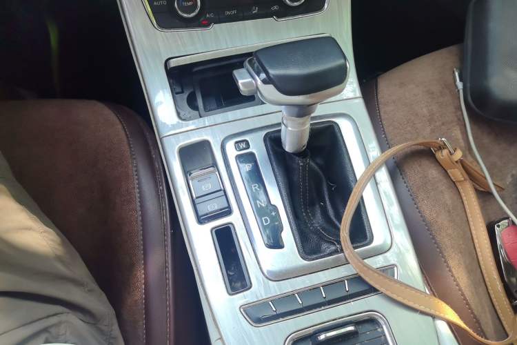 Used Hanteng X5 2018 1.5T CVT Luxury Edition Gear Lever