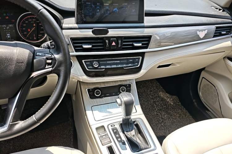 Used Hanteng X5 2018 1.5T CVT Luxury Edition Audio And AC Panel