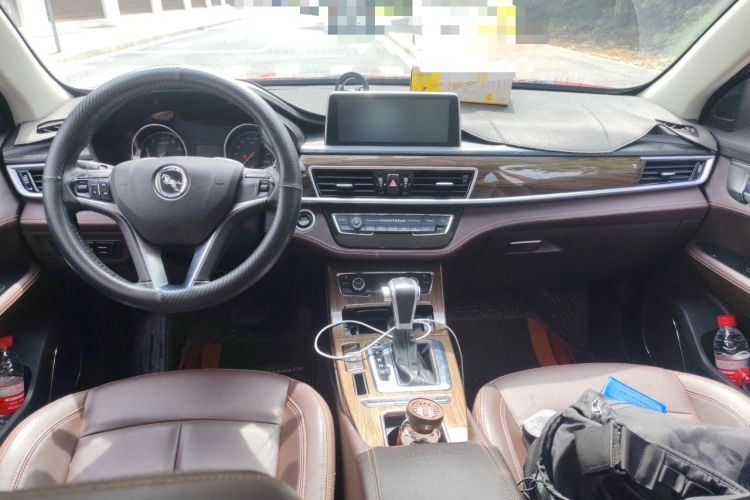 Used Hanteng X5 2018 1.5T CVT Luxury Edition Center Console
