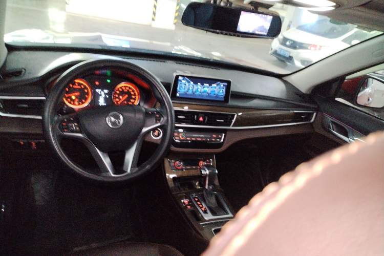 Used Hanteng X5 2018 1.5T CVT Luxury Edition Center Console
