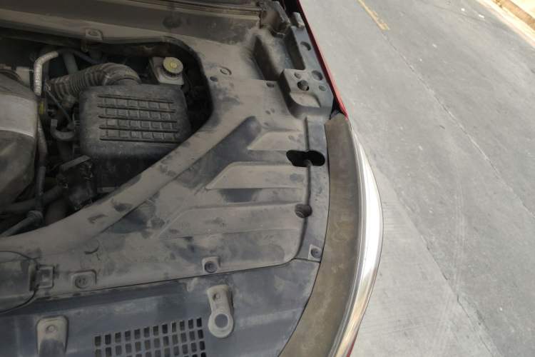 Used Hanteng X5 2018 1.5T Manual Elite Edition Engine Bay Left