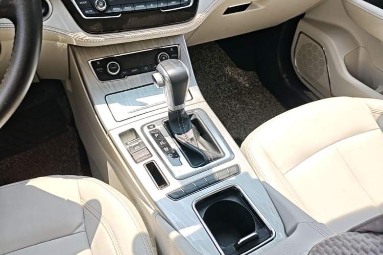 Used Hanteng X5 2018 1.5T CVT Luxury Edition Gear Lever