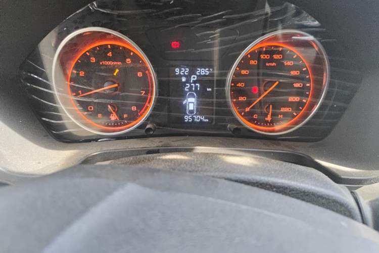 Used Hanteng X5 2018 1.5T CVT Luxury Edition Odometer Close Up