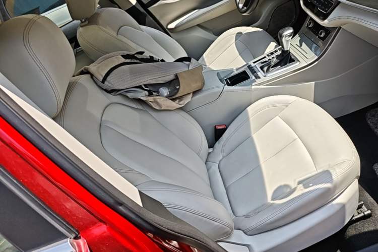 Used Hanteng X5 2018 1.5T CVT Luxury Edition Right Front Seat