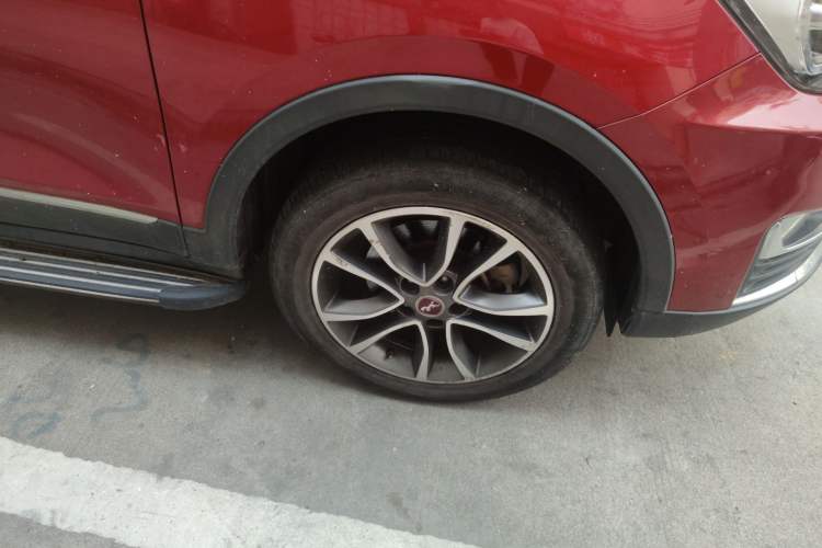 Used Hanteng X5 2018 1.5T Manual Elite Edition Right Front Wheel Hub