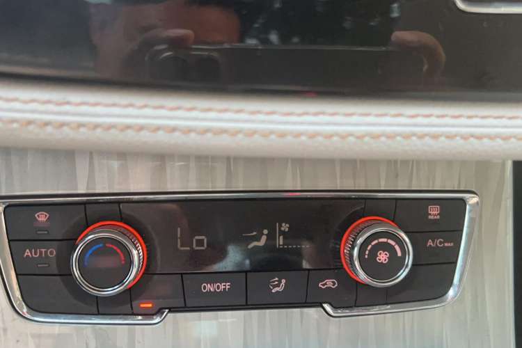 Used Hanteng X5 2018 1.5T CVT Luxury Edition Audio And AC Panel