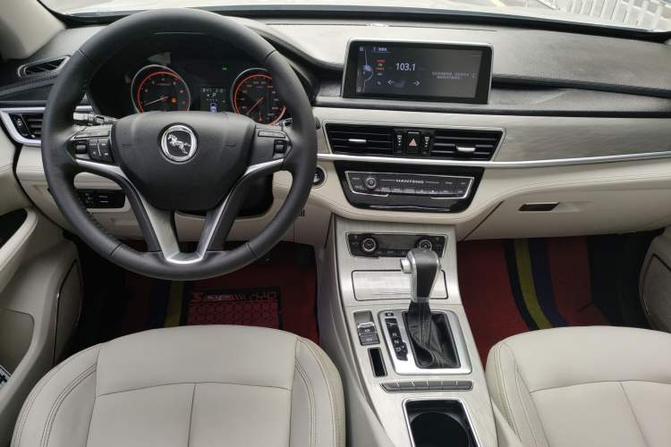 Used Hanteng X5 2018 1.5T CVT Luxury Edition Center Console