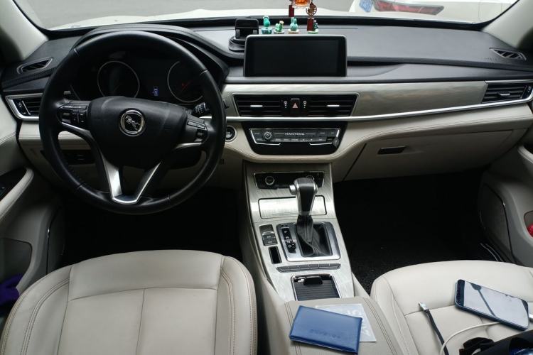 Used Hanteng X5 2018 1.5T CVT Luxury Edition Center Console