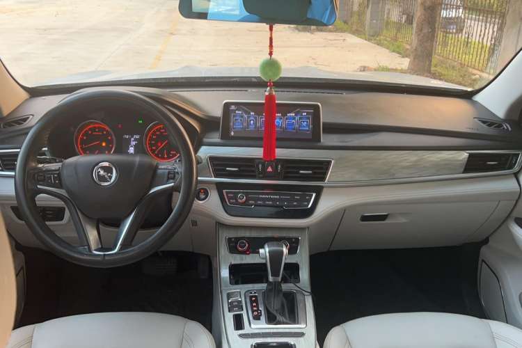 Used Hanteng X5 2018 1.5T CVT Luxury Edition Center Console