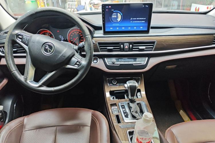 Used Hanteng X5 2018 1.5T CVT Elite Edition Center Console