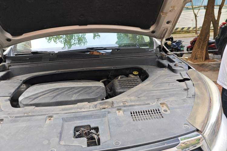 Used Hanteng X5 2018 1.5T CVT Elite Edition Engine Bay Left