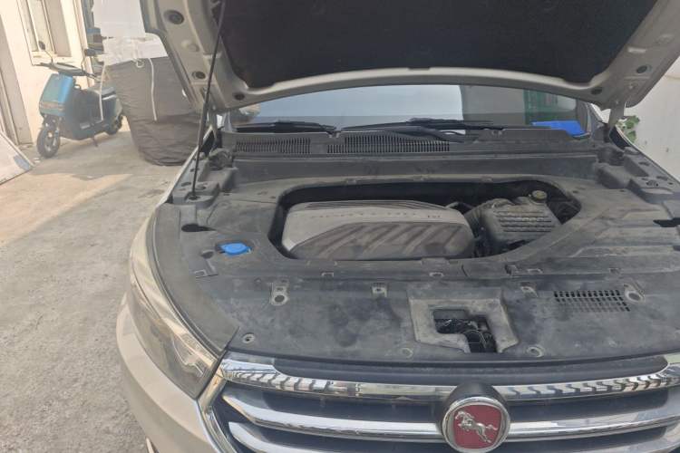 Used Hanteng X5 2018 1.5T Manual Elite Edition Engine Bay Right