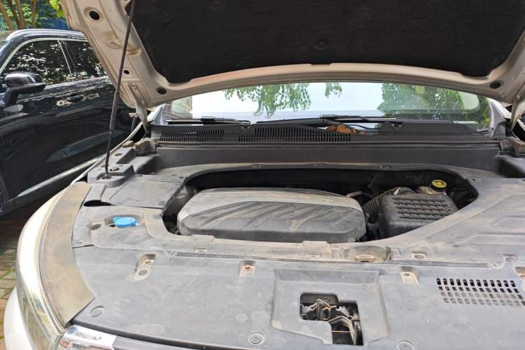Used Hanteng X5 2018 1.5T CVT Elite Edition Engine Bay Right