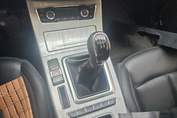 Used Hanteng X5 2018 1.5T Manual Elite Edition Gear Lever