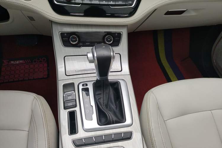 Used Hanteng X5 2018 1.5T CVT Luxury Edition Gear Lever