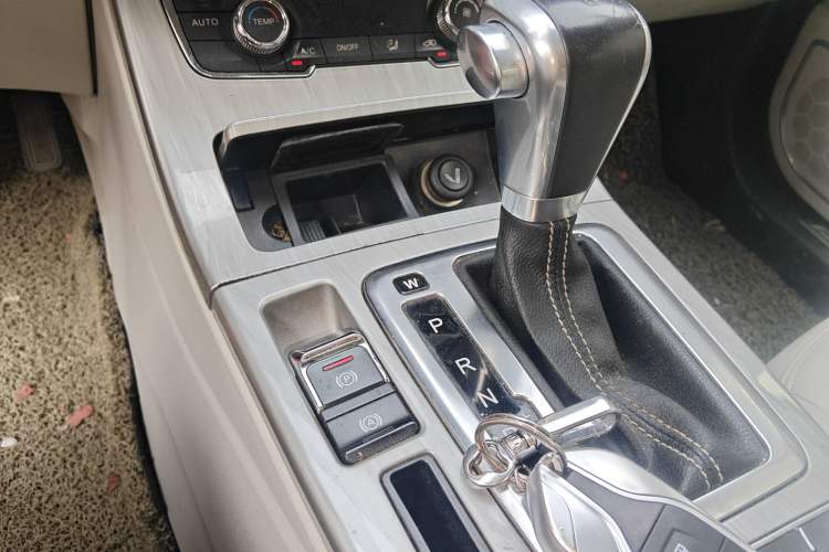 Used Hanteng X5 2018 1.5T CVT Luxury Edition Gear Lever