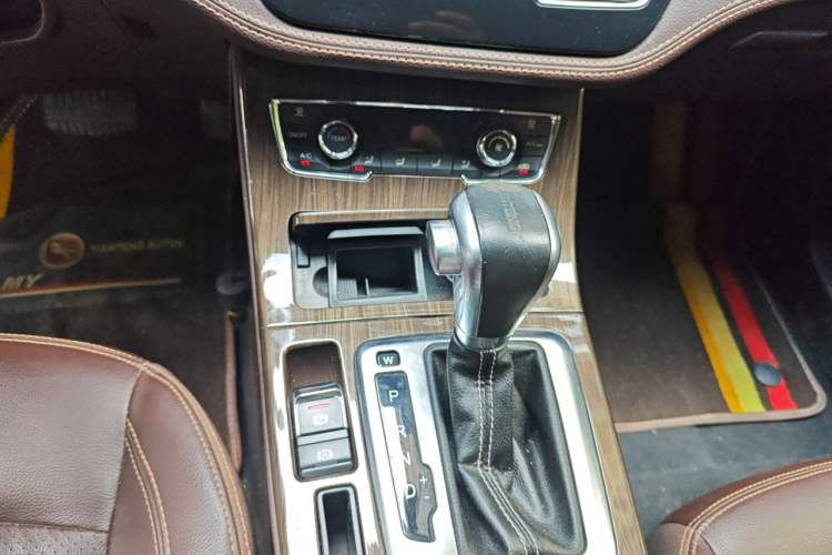 Used Hanteng X5 2018 1.5T CVT Elite Edition Gear Lever