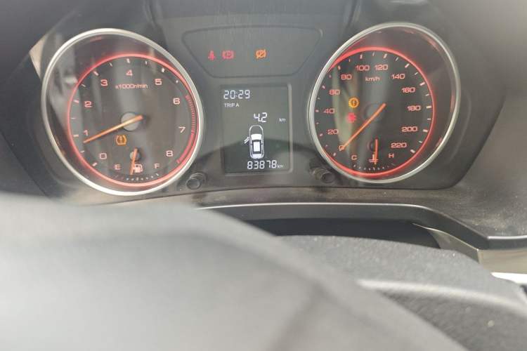 Used Hanteng X5 2018 1.5T Manual Elite Edition Odometer Close Up