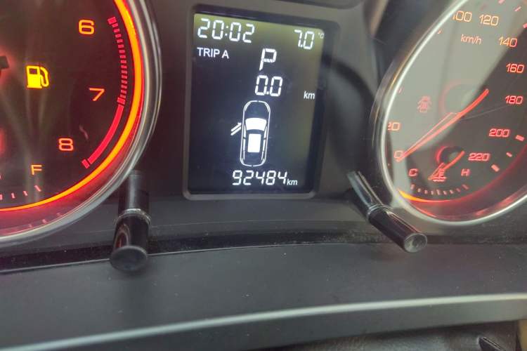 Used Hanteng X5 2018 1.5T CVT Luxury Edition Odometer Close Up