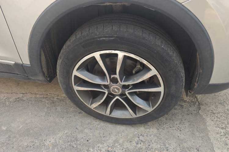 Used Hanteng X5 2018 1.5T Manual Elite Edition Right Front Wheel Hub