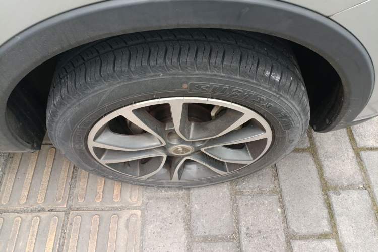 Used Hanteng X5 2018 1.5T CVT Luxury Edition Right Front Wheel Hub