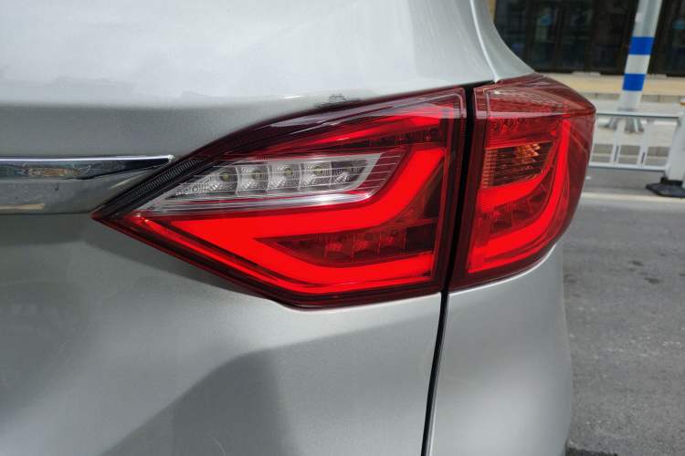 Used Hanteng X5 2018 1.5T CVT Luxury Edition Right Rear Taillight